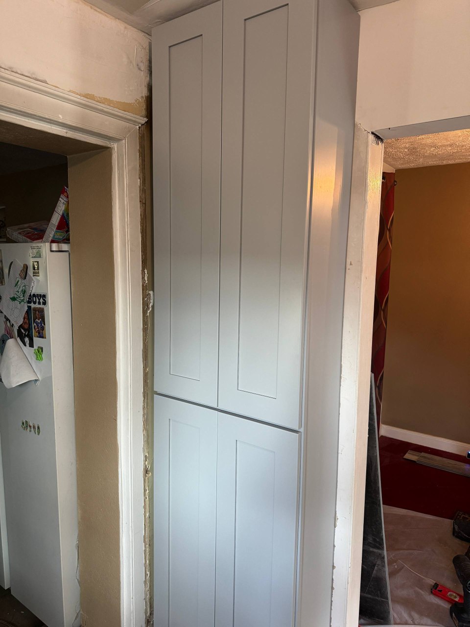 Modern White Kitchen with Herringbone Floors - Detail 3
